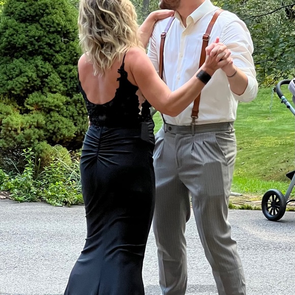 Stunning black dress with very small train. - Picture 8 of 11